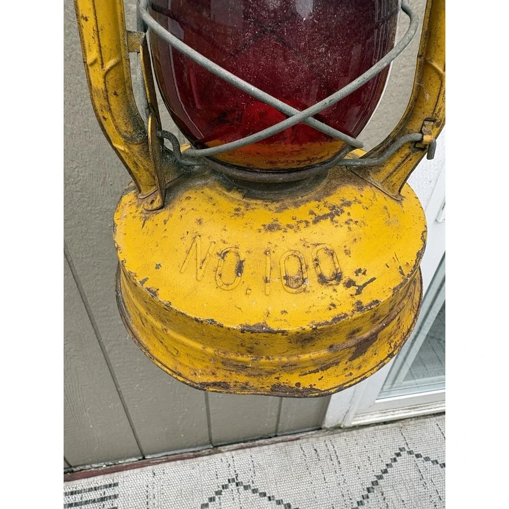 Antique Deitz No. 100 MLPS Kerosene Lantern Stolen from New York Red Globe‎